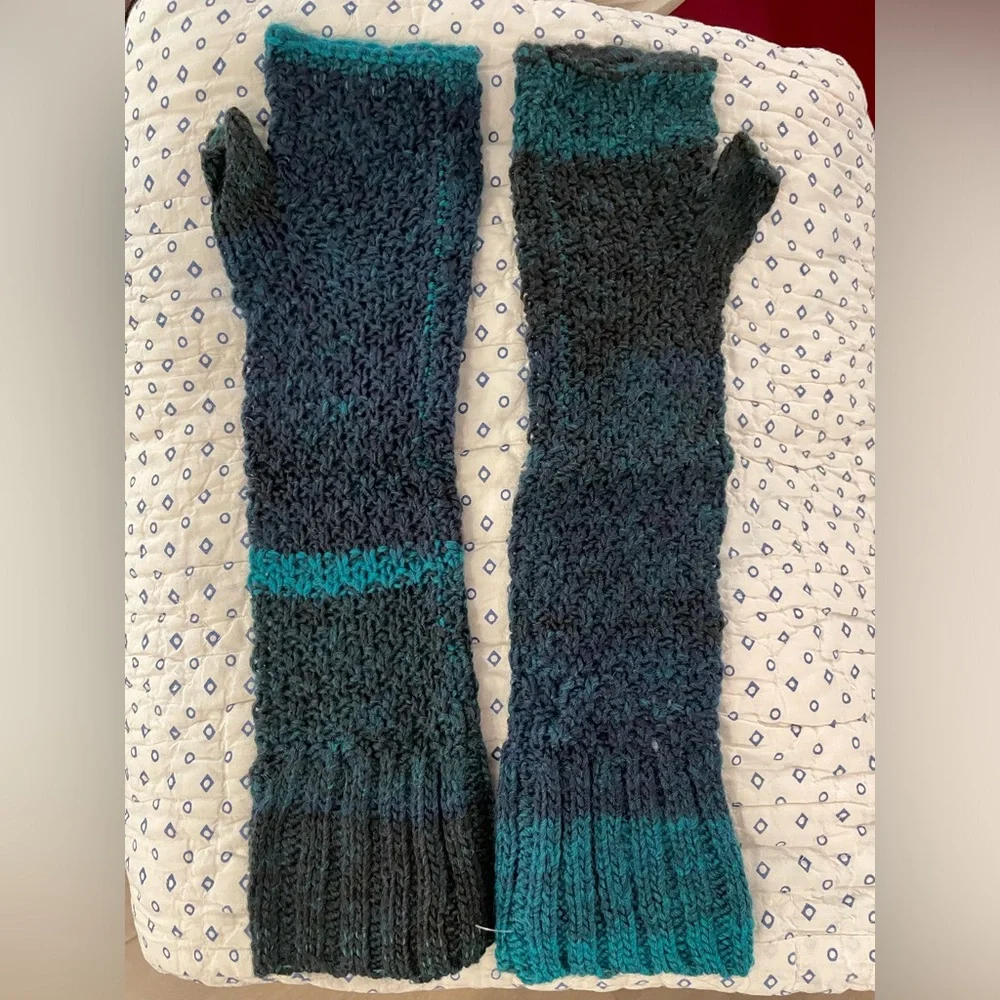 NIP Garnet Hill Teal/Blue Ombré Wool Blend Fingerless Gloves one size